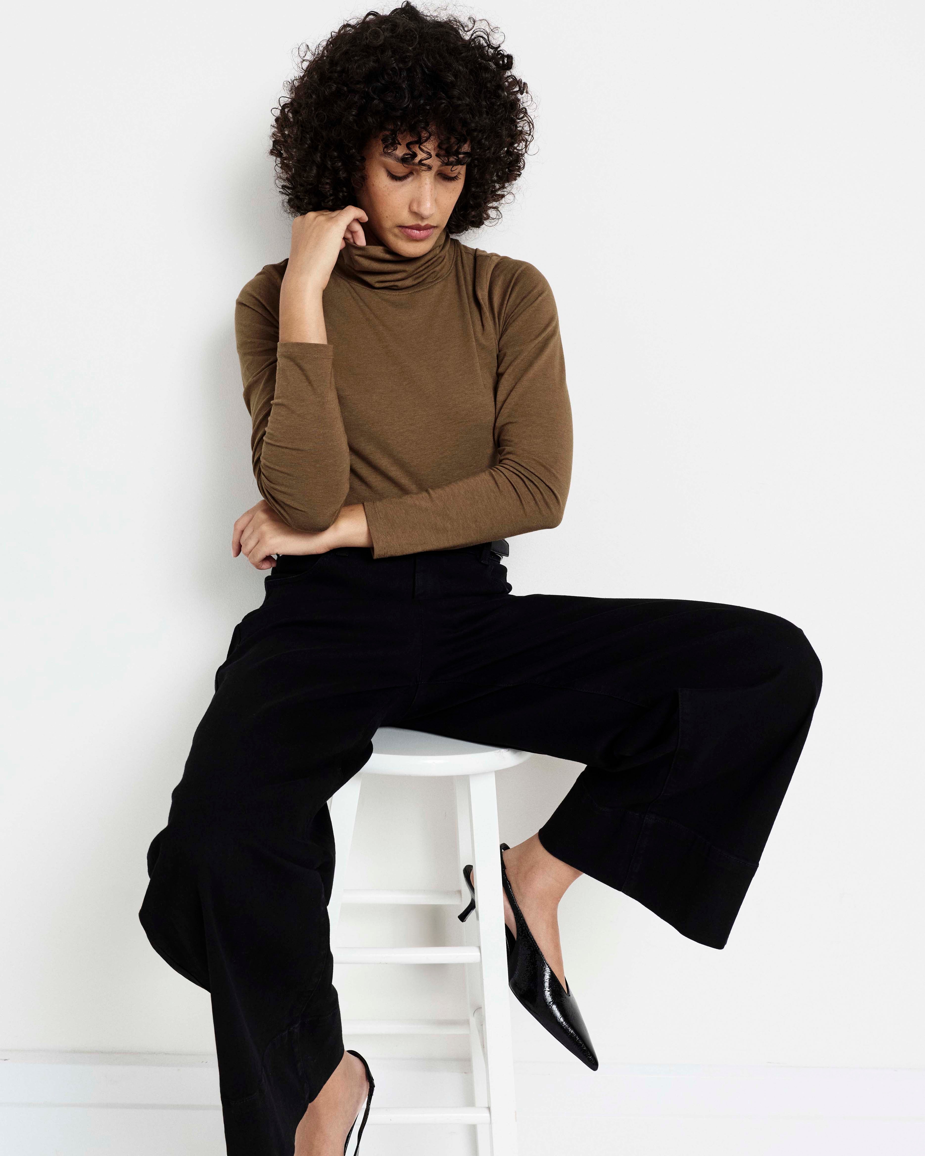 Close Fit Turtleneck - Sepia