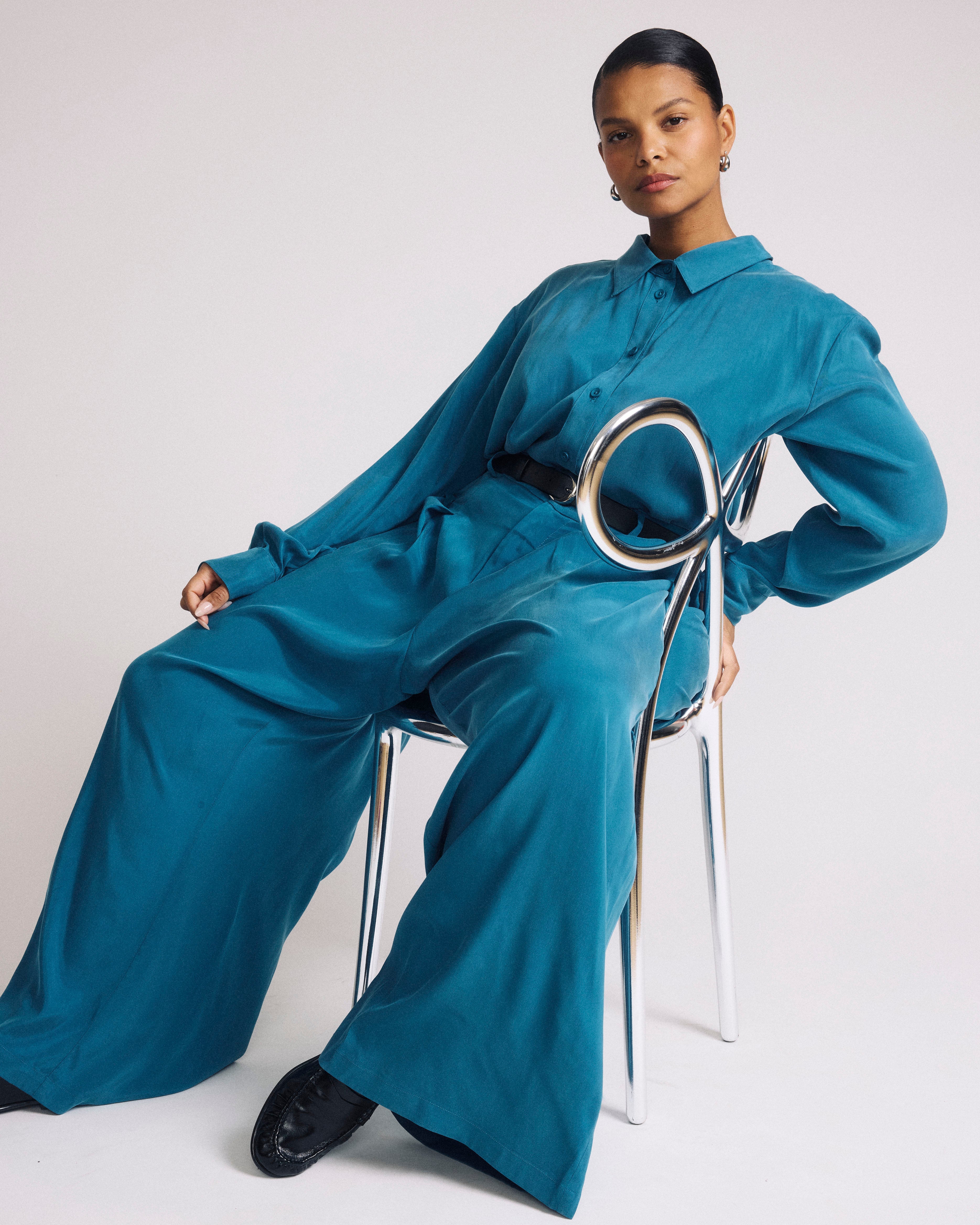 Cooling Stretch Cupro Oversized Artist Shirt - Blue Beetle