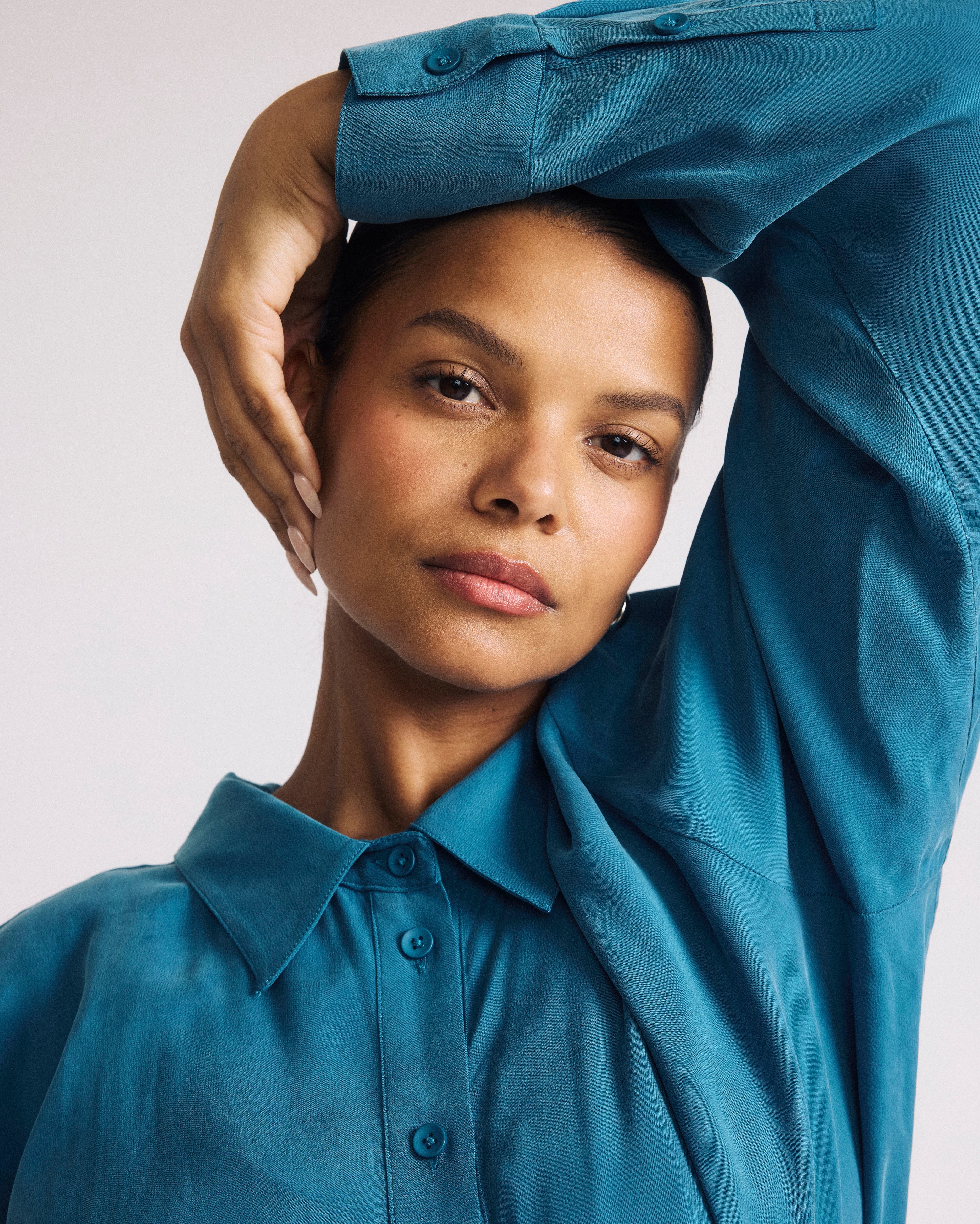 Cooling Stretch Cupro Oversized Artist Shirt - Blue Beetle