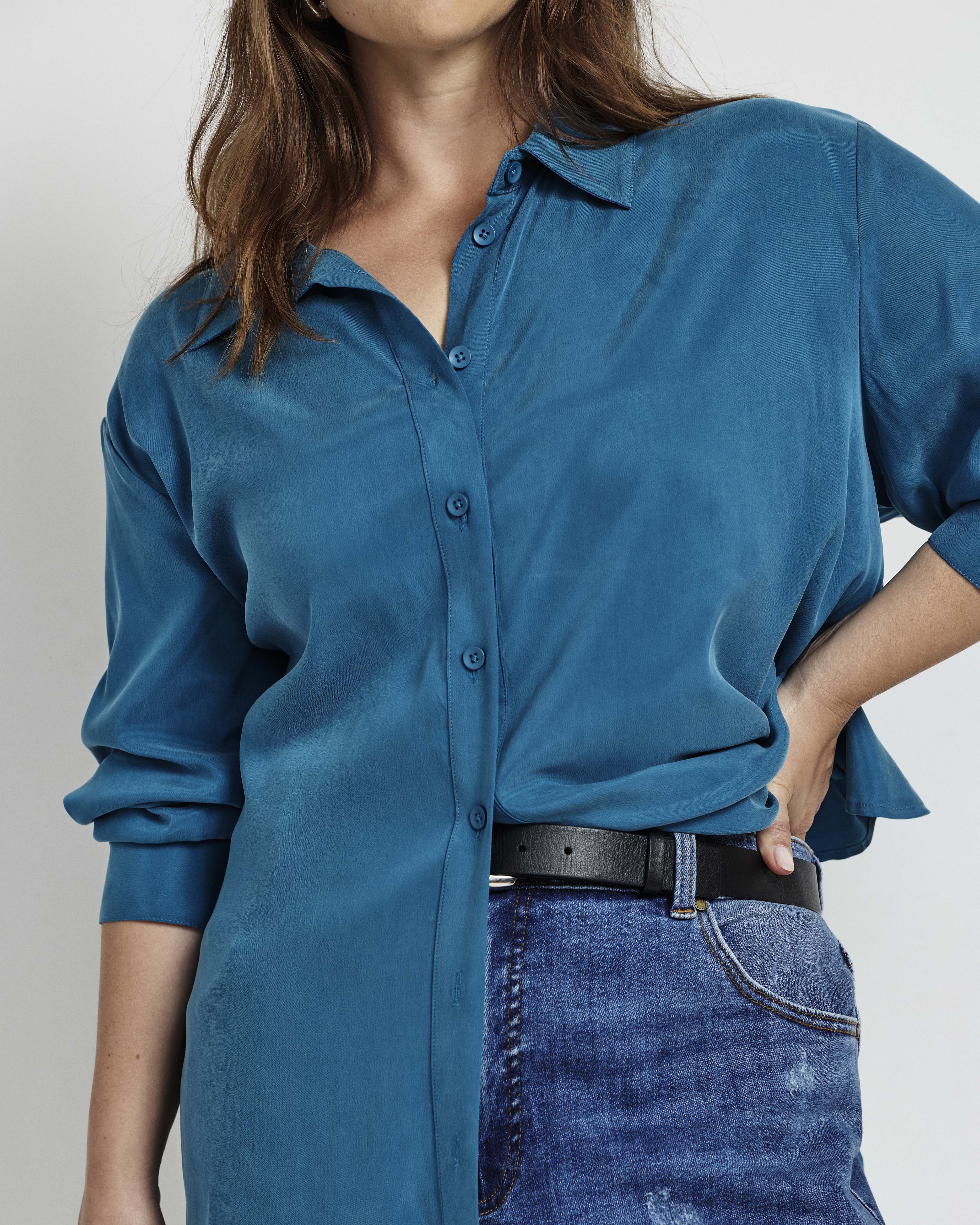 Cooling Stretch Cupro Oversized Artist Shirt - Blue Beetle