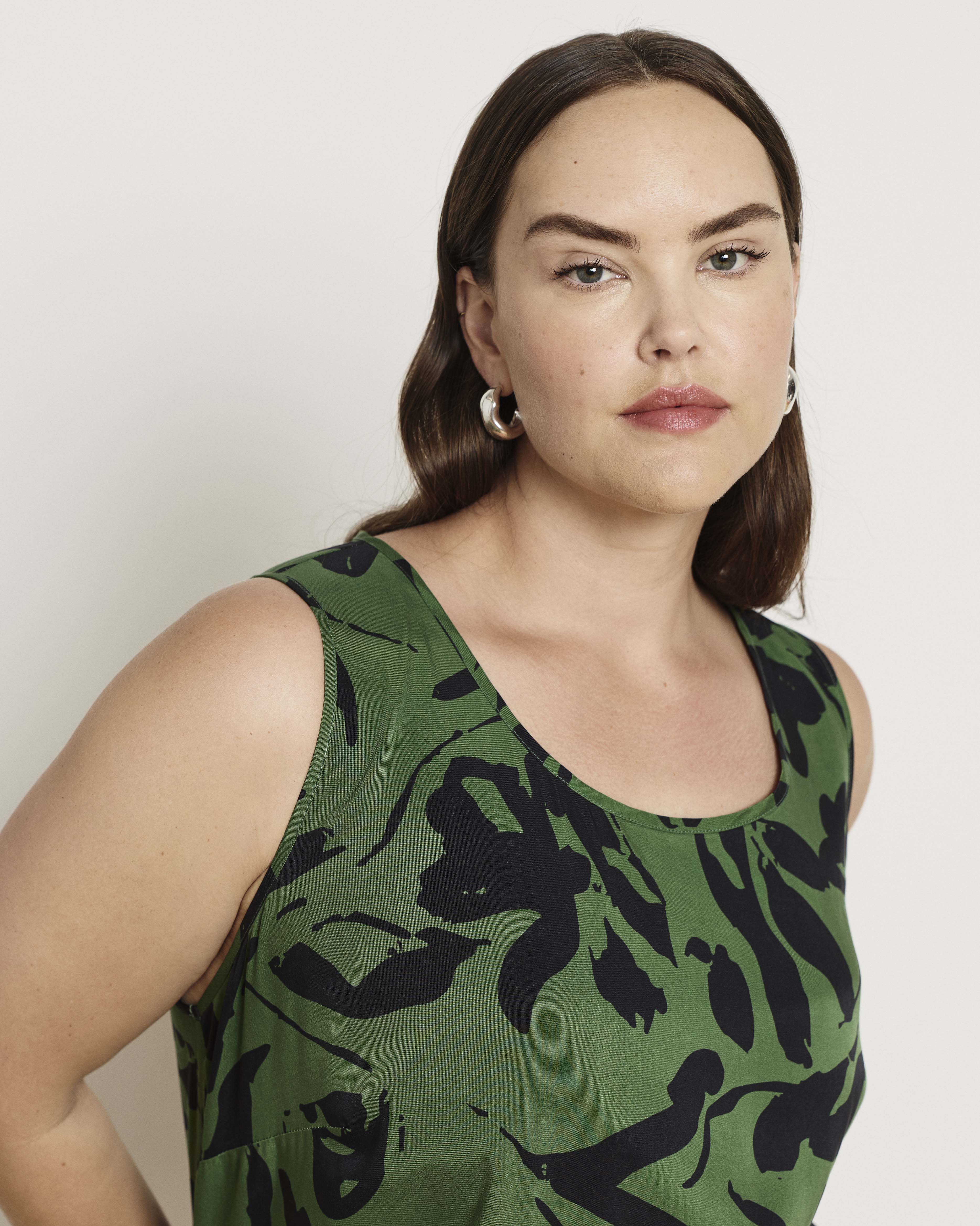 Cooling Stretch Cupro Tank - Green Sgraffito Print