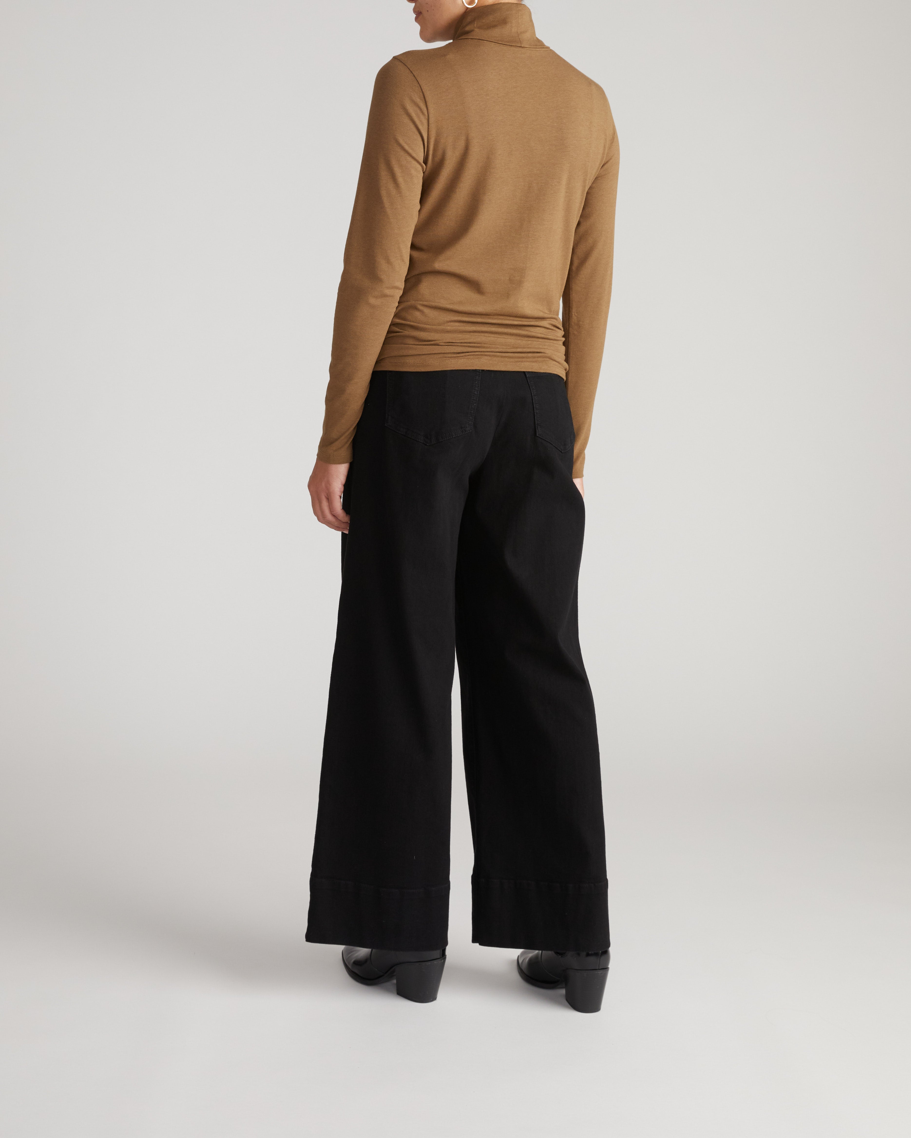 Close Fit Turtleneck - Sepia