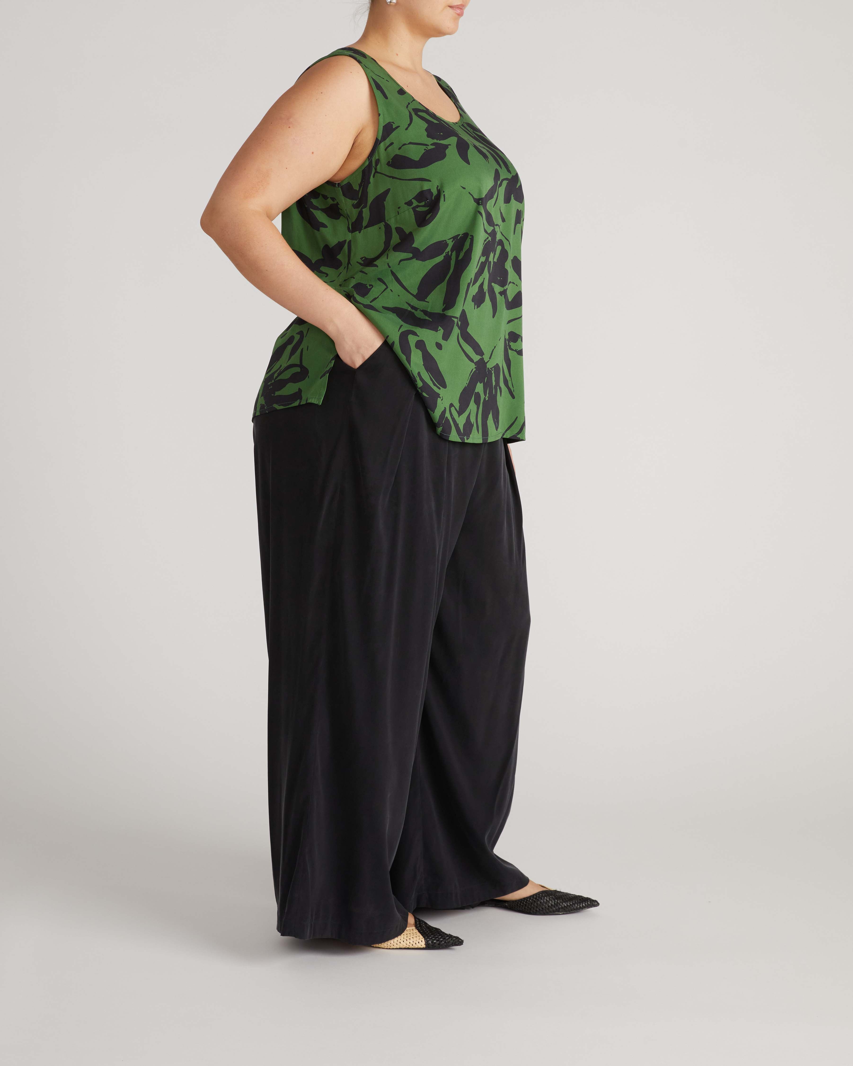 Cooling Stretch Cupro Tank - Green Sgraffito Print