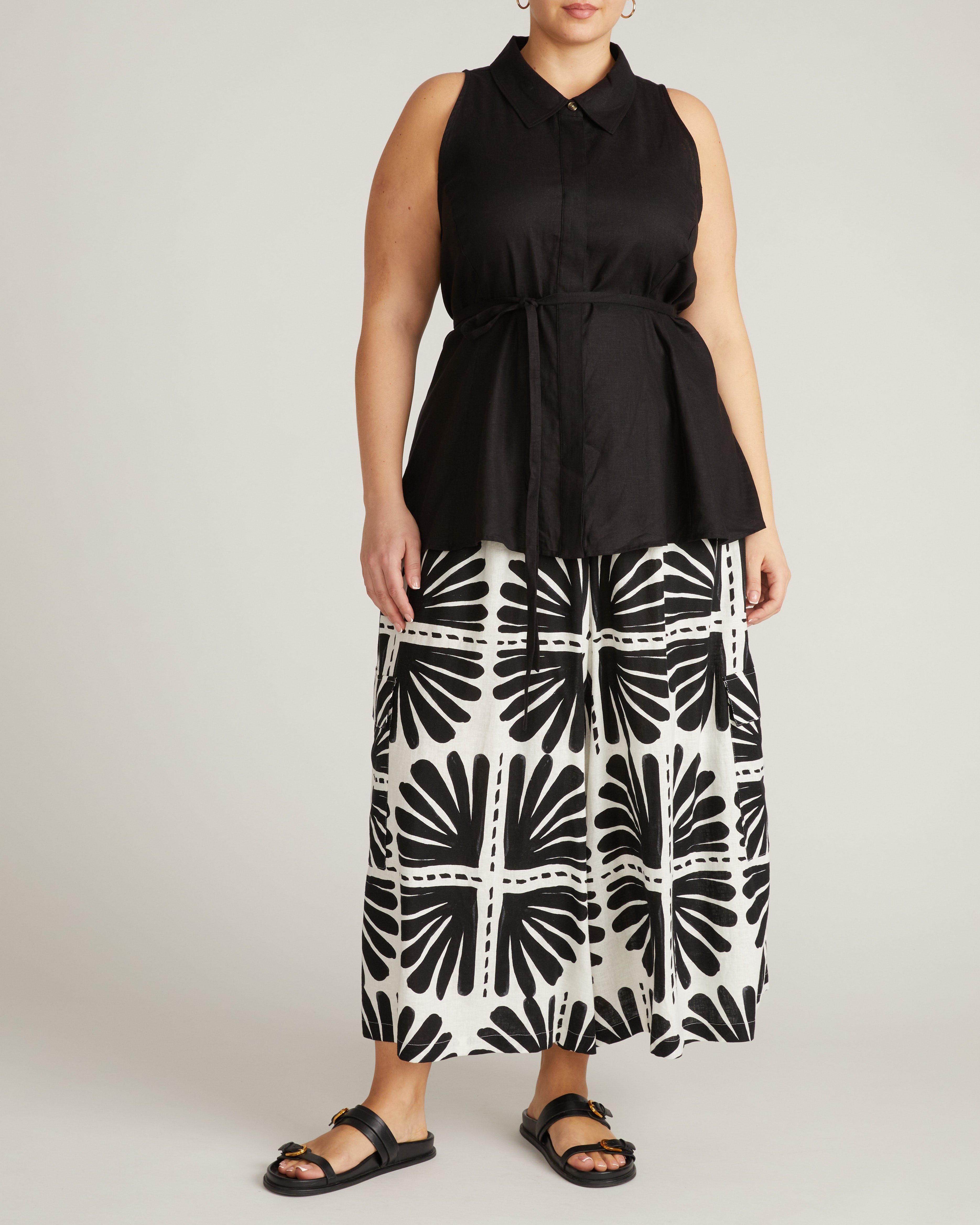 Adelaide Sleeveless Linen Blend Shirt - Black