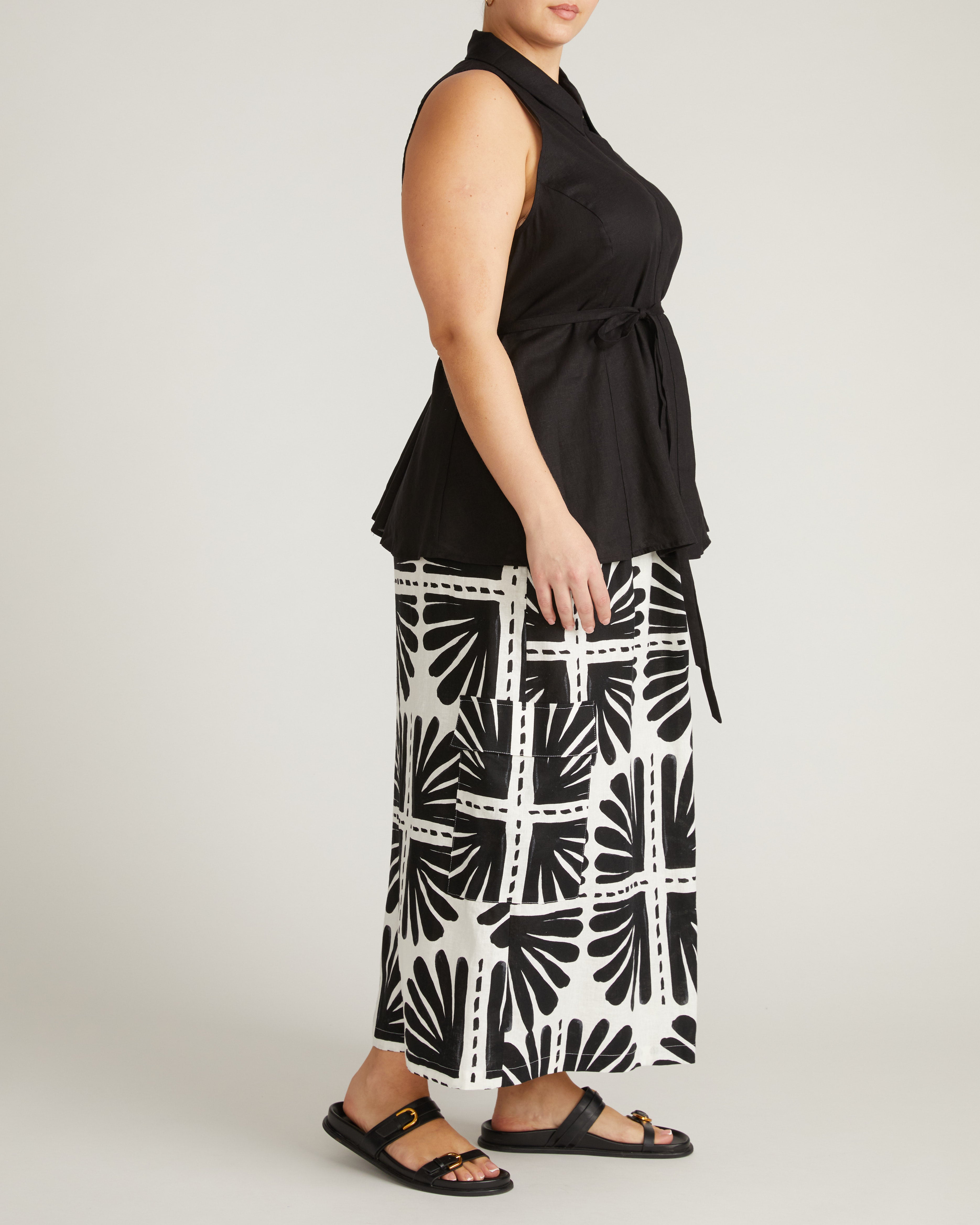 Adelaide Sleeveless Linen Blend Shirt - Black