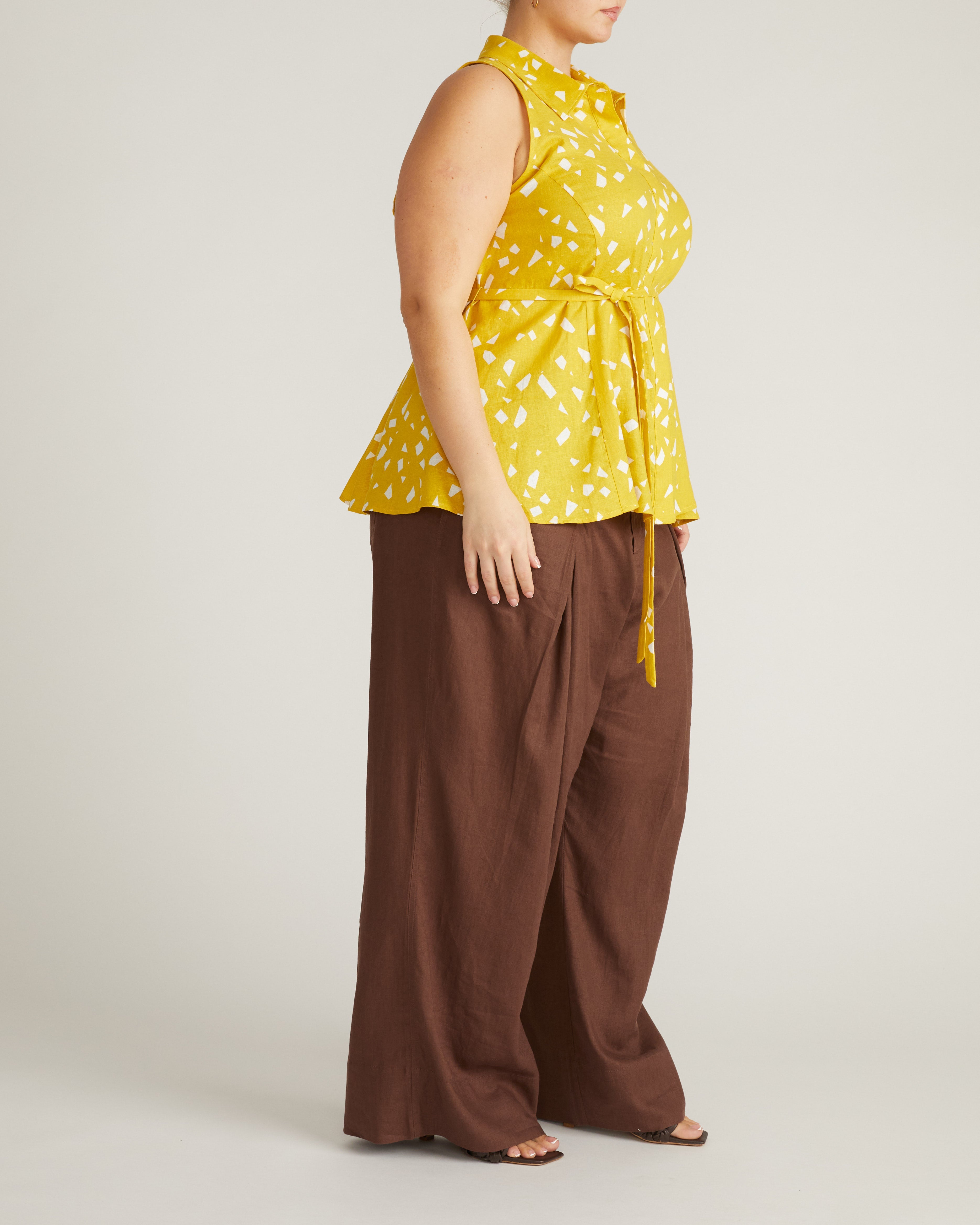 Adelaide Sleeveless Linen Blend Shirt - Yellow Confetti Print