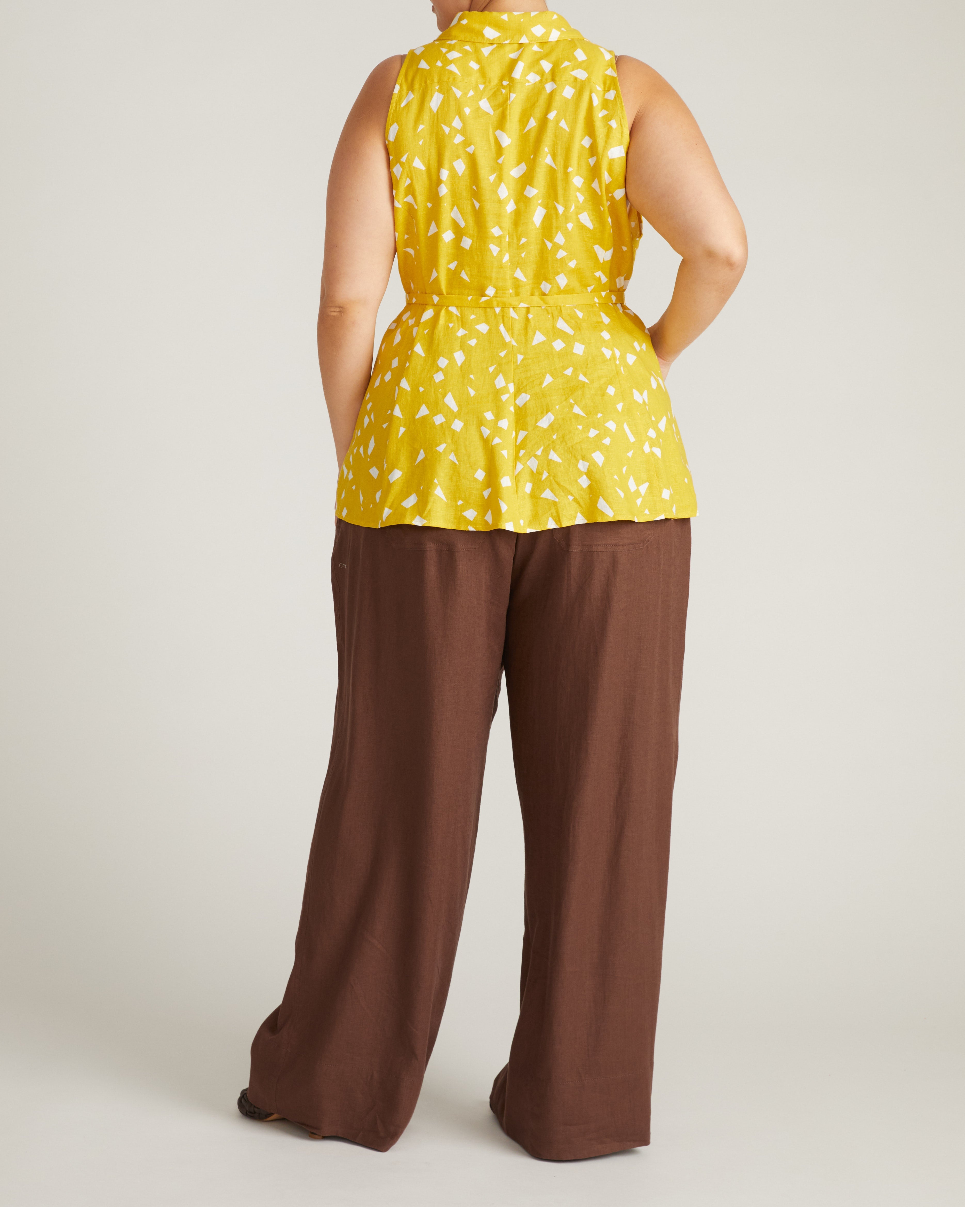 Adelaide Sleeveless Linen Blend Shirt - Yellow Confetti Print